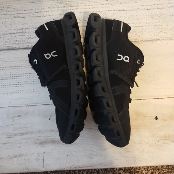 On Cloud 6 Triple Black Mens Running Athletic Casual size 7 men - Picture 4 of 12